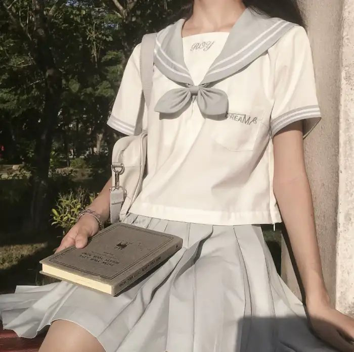 在别处2019